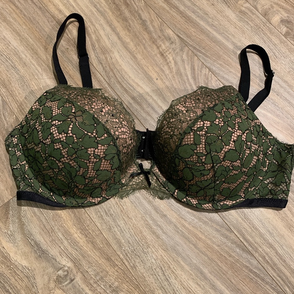 Victoria’s Secret 
Dream Angels Push-Up